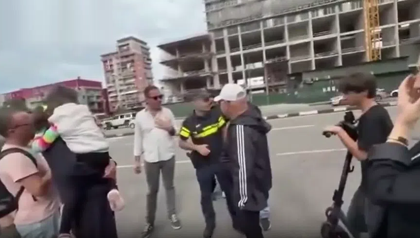 VIDEO : რა ხდება ამ წუთებში ბათუმში - ადგილზე პოლიციაა მობილიზებული